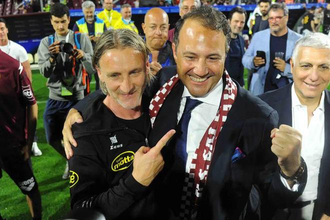 体育官方：菲尔米诺加盟沙特吉达国民